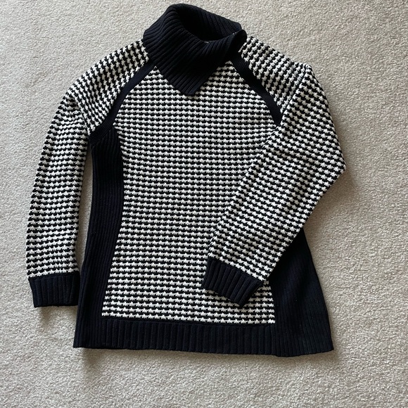 Liz Claiborne Black/White long sleeve cotton/acrylic sweater. Size Large. - Picture 2 of 12